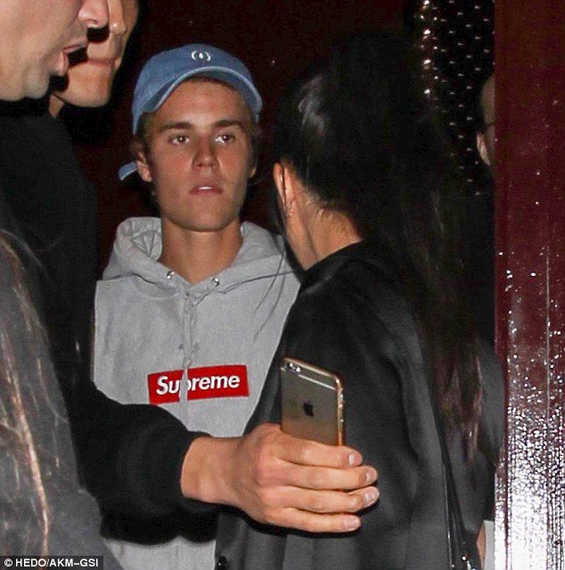 Phản ứng của Justin Bieber về loạt ảnh Selena Gomez ôm hôn The Weeknd - Ảnh 5.