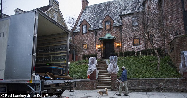 Gia đình Tổng thống Barack Obama đã rục rịch dọn đồ về nhà mới - Ảnh 2.