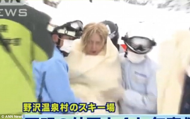 Nhật Bản: Nhờ cách này, 4 mẹ con người Úc đã thoát chết thần kỳ dù mắc kẹt 12 tiếng ngoài trời -10 độ C - Ảnh 2.