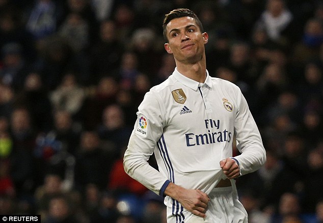 Bồ Ronaldo rầu rĩ trên khán đài, chứng kiến Real Madrid thua trận - Ảnh 3.