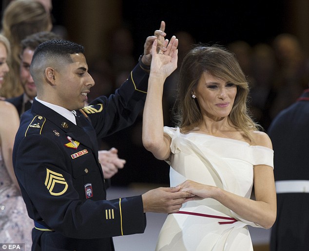 Ngoài Tổng thống Trump, đây chính là chàng trai may mắn được nhảy cùng Đệ nhất phu nhân Melania sau lễ nhậm chức - Ảnh 2.