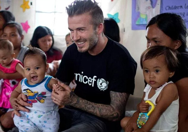 David Beckham ôm bé Harper trìu mến, cố gỡ gạc hình ảnh sau scandal? - Ảnh 2.