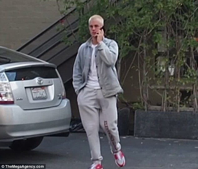 Bị phát hiện có vết ướt, Justin Bieber tự chế nhạo mình tiểu ra quần - Ảnh 1.