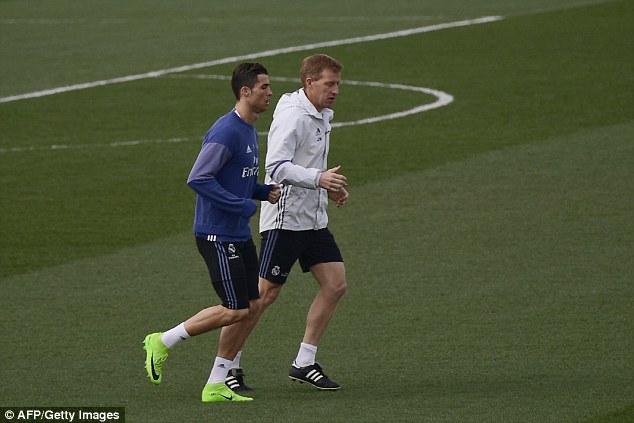 Real Madrid nhận tin dữ từ Ronaldo v&agrave; Bale - Ảnh 1.