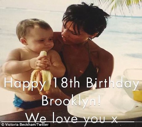 Vợ chồng Beckham xúc động kể về tuổi thơ của Brooklyn - Ảnh 4.