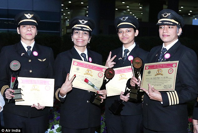 Air India lập kỷ lục khi hoàn thành chuyến bay vòng quanh thế giới với 100% phi hành đoàn là nữ - Ảnh 6.