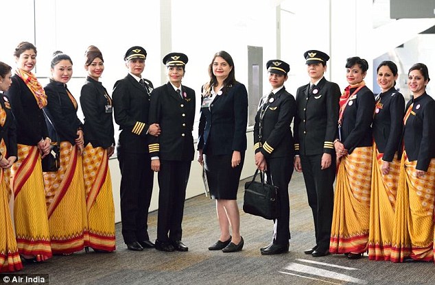 Air India lập kỷ lục khi hoàn thành chuyến bay vòng quanh thế giới với 100% phi hành đoàn là nữ - Ảnh 2.