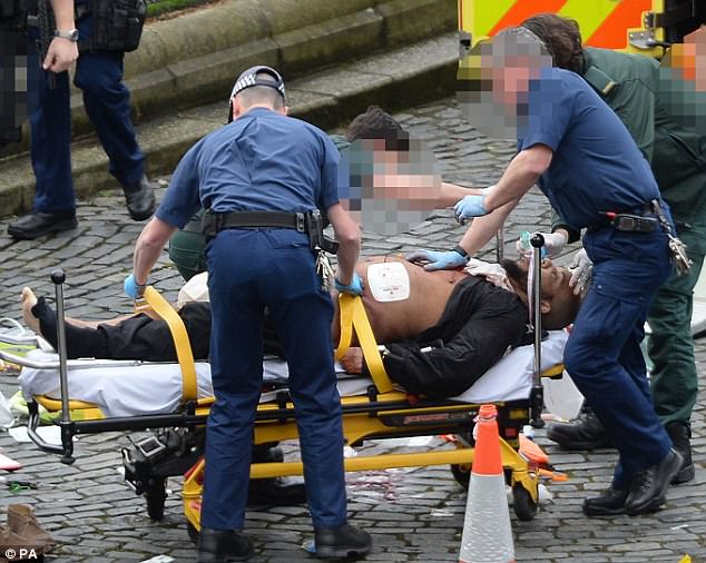 Người phụ nữ Hồi giáo trong bức ảnh đi cạnh nạn nhân khủng bố Anh lên tiếng - Ảnh 4.