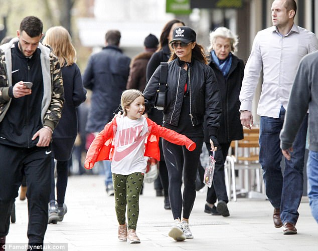 Harper Beckham xuất hiện xinh xắn, ngày càng giống hệt anh trai Brooklyn - Ảnh 6.