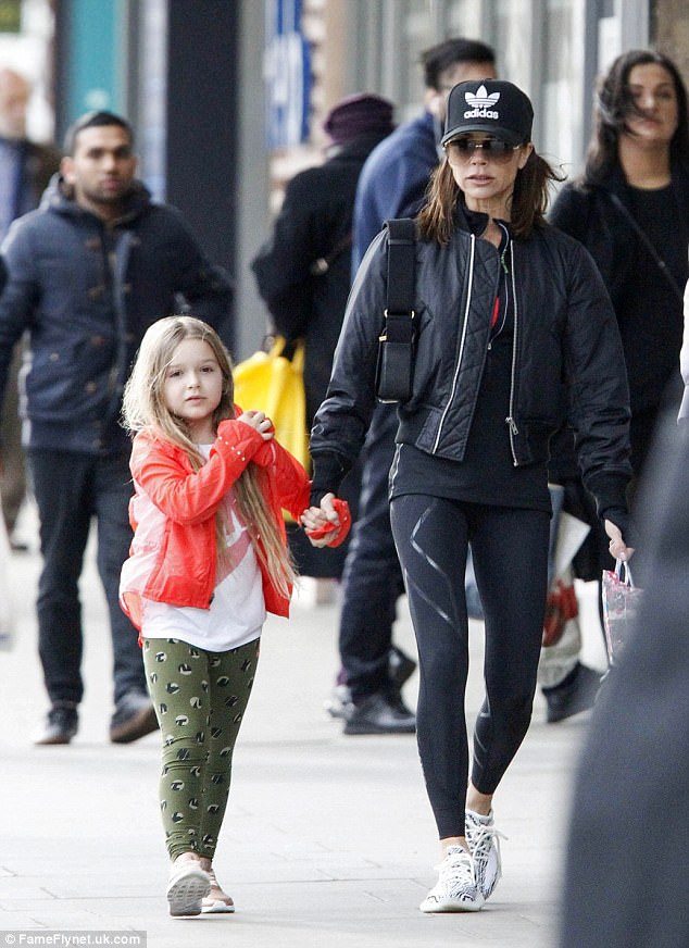 Harper Beckham: Công chúa tí hon trong vòng tay bố khiến cả thế giới phát cuồng giờ đã thành cô bé 6 tuổi phổng phao! - Ảnh 28.