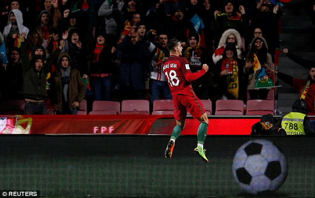 Ronaldo lập c&uacute; đ&uacute;p si&ecirc;u phẩm, Bồ Đ&agrave;o Nha thắng trận thứ tư li&ecirc;n tiếp - Ảnh 4.