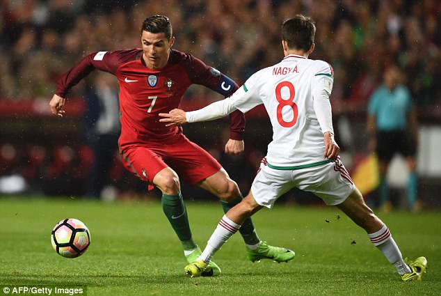 Ronaldo lập cú đúp siêu phẩm, Bồ Đào Nha thắng trận thứ tư liên tiếp - Ảnh 5.