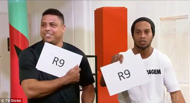 Ronaldinho bái phục người ngoài hành tinh Ronaldo về khoản tiệc tùng - Ảnh 3.