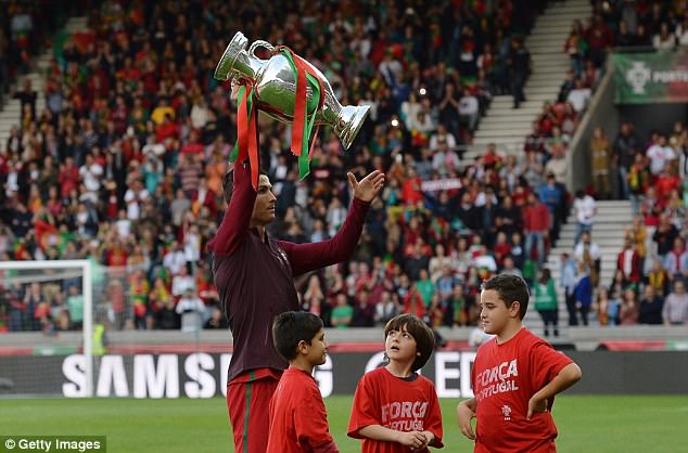 Bằng chứng cho thấy người nh&agrave; của Ronaldo đ&atilde; chấp nhận Rodriguez - Ảnh 5.
