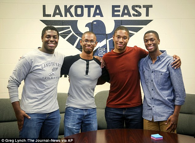4 anh em sinh tư cùng được nhận vào Đại học Yale, Harvard và các trường đại học khác trong khối Ivy League - Ảnh 2.