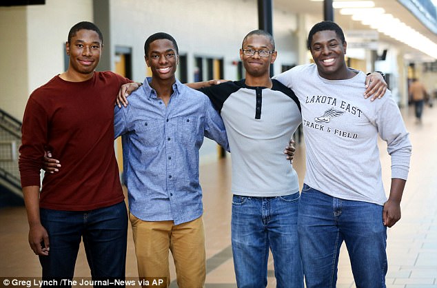 4 anh em sinh tư cùng được nhận vào Đại học Yale, Harvard và các trường đại học khác trong khối Ivy League - Ảnh 1.
