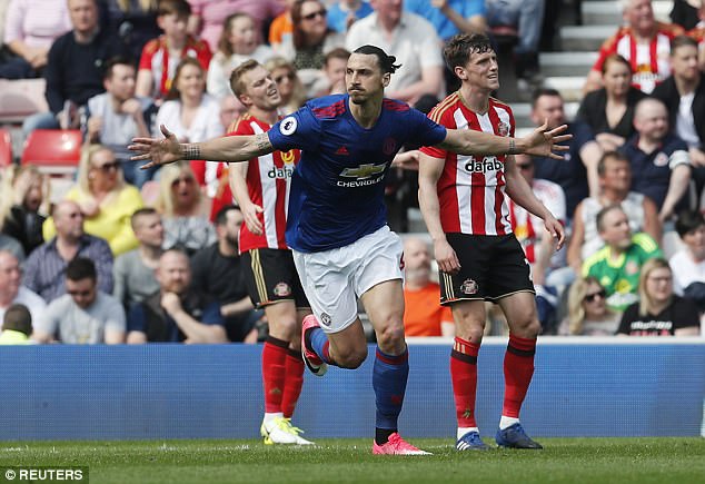 Ibrahimovic, Kante v&agrave;o danh s&aacute;ch r&uacute;t gọn Cầu thủ hay nhất Ngoại hạng Anh - Ảnh 5.