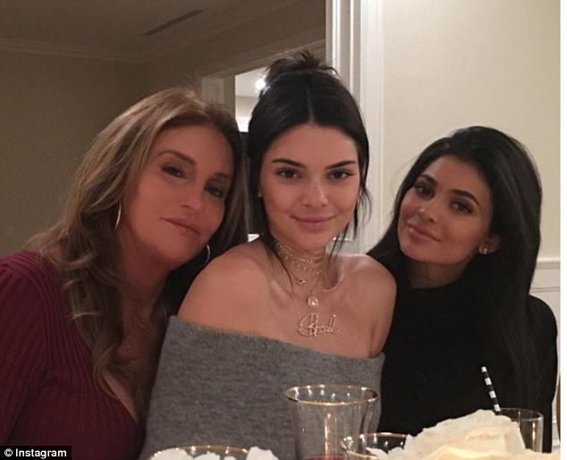 Después de 3 esposas y 6 hijos, el padre de Kendall - Kylie se sometió oficialmente a una cirugía de reasignación de género - Foto 3.