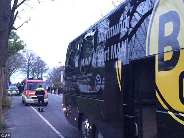 Khủng bố lên tiếng nhận trách nhiệm vụ đánh bom xe bus chở các cầu thủ và ban huấn luyện Borussia Dortmund - Ảnh 3.