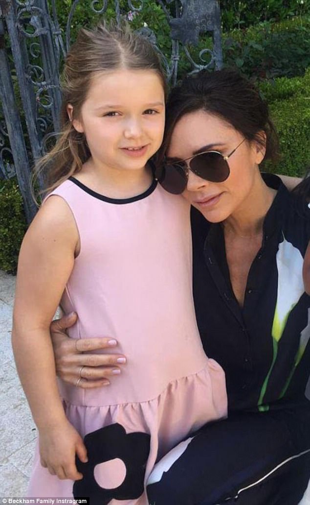Victoria Beckham bị chỉ trích tham tiền đến mức đăng ký bản quyền tên con gái 5 tuổi - Ảnh 1.