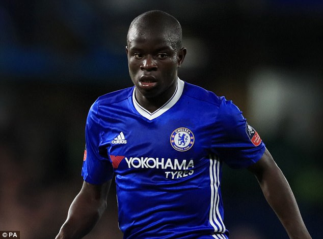 Ibrahimovic, Kante v&agrave;o danh s&aacute;ch r&uacute;t gọn Cầu thủ hay nhất Ngoại hạng Anh - Ảnh 2.