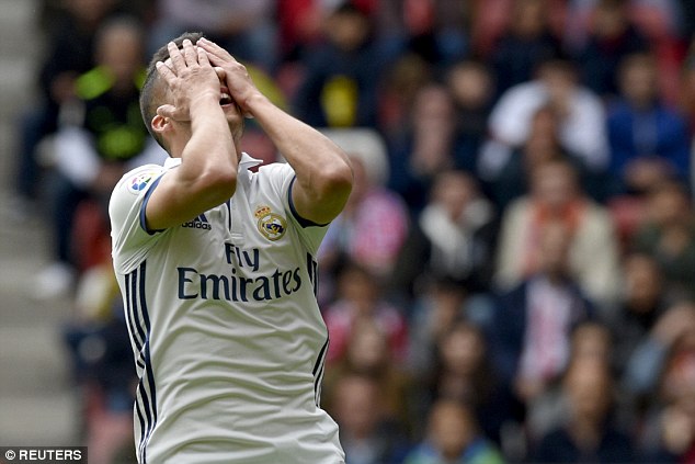 Chơi với đội hình hai, Real Madrid vất vả ngược dòng giành 3 điểm - Ảnh 6.