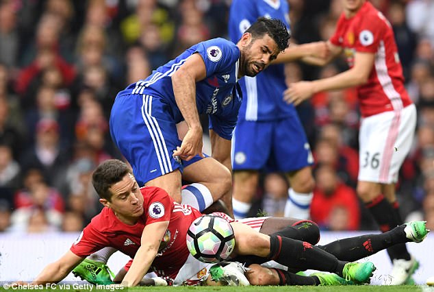 Hạ s&aacute;t Chelsea, sao Man Utd sắp được thưởng lớn - Ảnh 2.