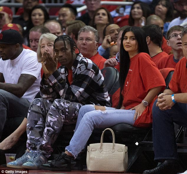 Tưởng th&acirc;n h&igrave;nh sexy thế n&agrave;o, h&oacute;a ra Kylie Jenner c&ograve;n b&oacute;p eo đến m&eacute;o cả cửa! - Ảnh 5.