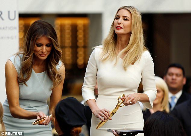 Ivanka Trump thể hiện tình cảm thân thiết với mẹ kế Melania Trump - Ảnh 5.