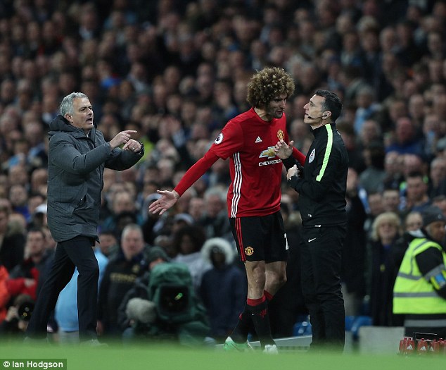 Fan Man Utd muốn treo giò Fellaini 18 tháng vì húc đầu Aguero - Ảnh 4.