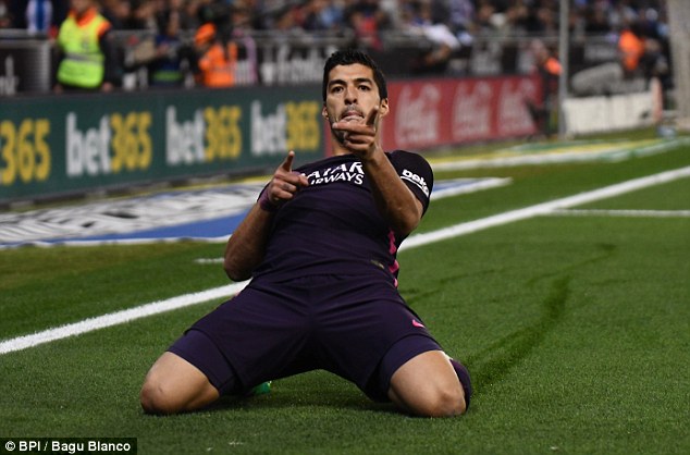 Suarez thông nòng sau 5 trận, Barca đòi lại ngôi đầu từ Real - Ảnh 3.