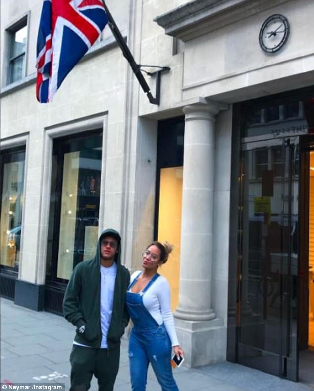 Neymar đưa em gái cá tính du lịch London - Ảnh 1.