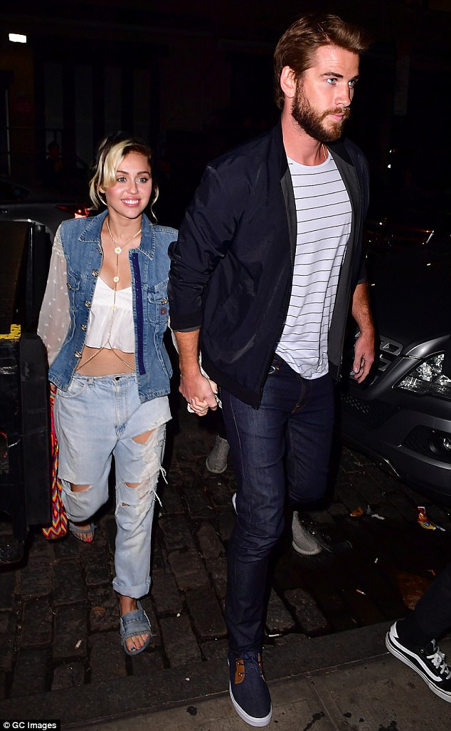 Tái hợp Liam, Miley Cyrus nổi loạn năm nào giờ đằm thắm và đáng yêu bất ngờ! - Ảnh 4.