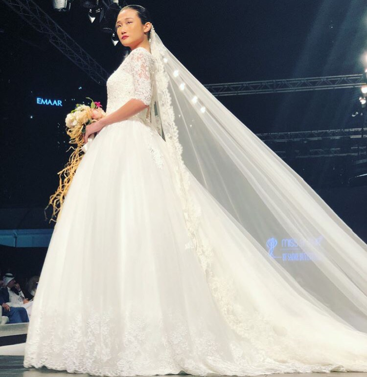 Tưởng theo chồng bỏ cuộc chơi, Kha Mỹ Vân vẫn âm thầm công phá Dubai Modest Fashion Week, nhận cát xê khủng - Ảnh 2. Tưởng theo chồng bỏ cuộc chơi, Kha Mỹ Vân vẫn âm thầm công phá Dubai Modest Fashion Week, nhận cát xê khủng - Ảnh 2.