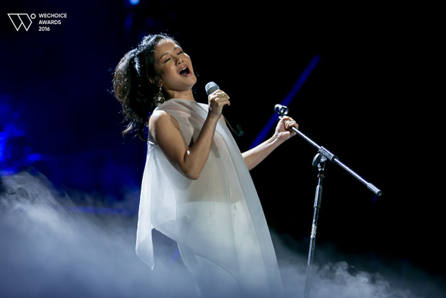 Diva Hồng Nhung khiến cả khán phòng nghẹn lại với Ngày hôm qua - Tháng 12 song ca cùng cố nghệ sĩ Trần Lập - Ảnh 4.