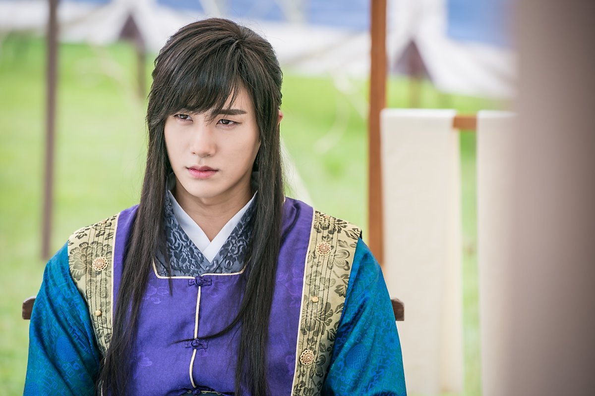 Tạo h&igrave;nh t&oacute;c duỗi của &ldquo;Hwarang&rdquo; c&oacute; thể d&igrave;m cả thế giới, trừ hai mỹ nam n&agrave;y! - Ảnh 4.