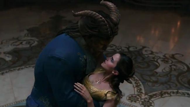 Đại gia trong Beauty and the Beast: Thay v&igrave; t&uacute;i Birkin, h&atilde;y tặng n&agrave;ng nguy&ecirc;n một c&aacute;i thư viện - Ảnh 4.