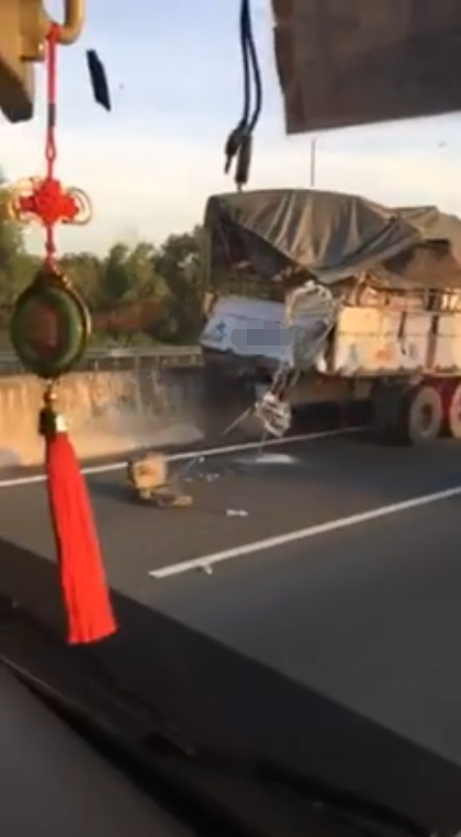 Tiền Giang: Xe tải đấu đầu xe khách, 5 người thương vong - Ảnh 4.