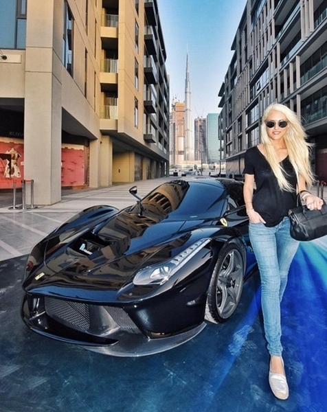 Cô gái trẻ hưởng thụ cuộc sống xa hoa tại Dubai nhờ công việc review cho các hãng siêu xe - Ảnh 4.