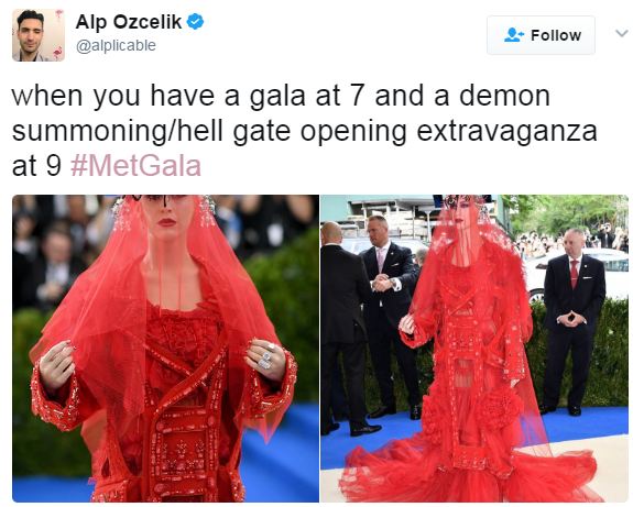 Xuất hiện như yêu quái ở Met Gala, Katy Perry bị chế ảnh hài so sánh với đủ thứ - Ảnh 7.