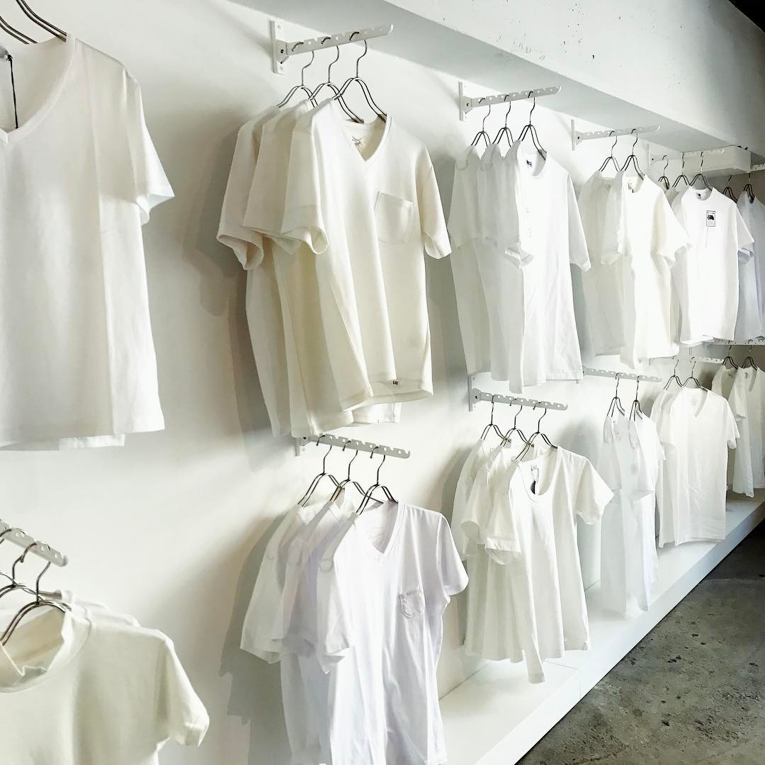 Cửa hàng bán áo phông trắng chất lượng:
Cảm ơn đã ghé thăm cửa hàng của chúng tôi! Chúng tôi chuyên cung cấp những chiếc áo phông trắng chất lượng để giúp bạn luôn thật thoải mái và tự tin trong mọi hoạt động hàng ngày. Với các chất liệu cao cấp và đa dạng mẫu mã, chúng tôi tin chắc sẽ đem lại cho bạn sự hài lòng tuyệt đối. Hãy truy cập vào hình ảnh liên quan để biết thêm chi tiết về sản phẩm của chúng tôi.