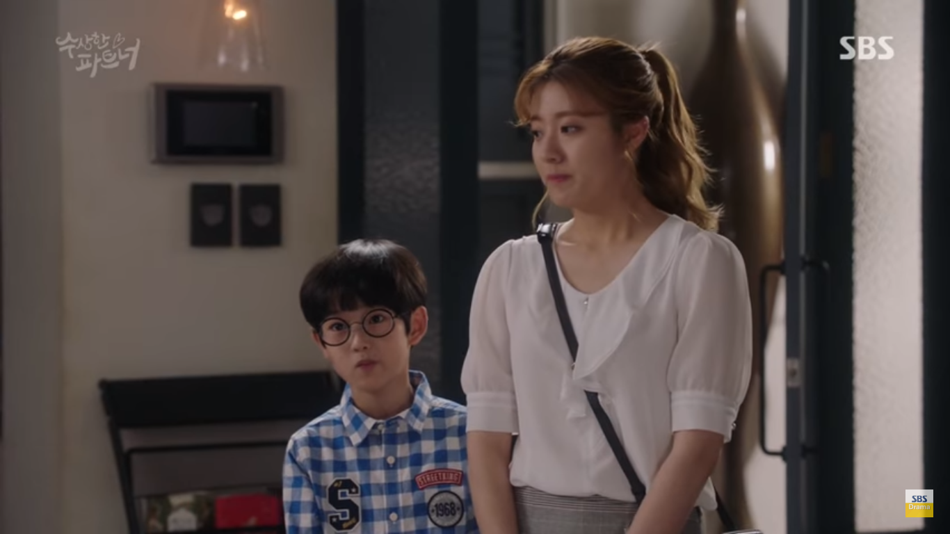 “Đối Tác Đáng Ngờ”: Phải chia tay, Nam Ji Hyun thất tình đến mức… nhập viện - Ảnh 13. “Đối Tác Đáng Ngờ”: Phải chia tay, Nam Ji Hyun thất tình đến mức… nhập viện - Ảnh 13.