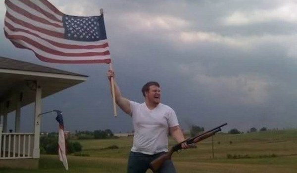Mỹ: Chàng trai kêu gọi 500 anh em dùng súng bắn tan siêu bão quái vật Irma - Ảnh 4.