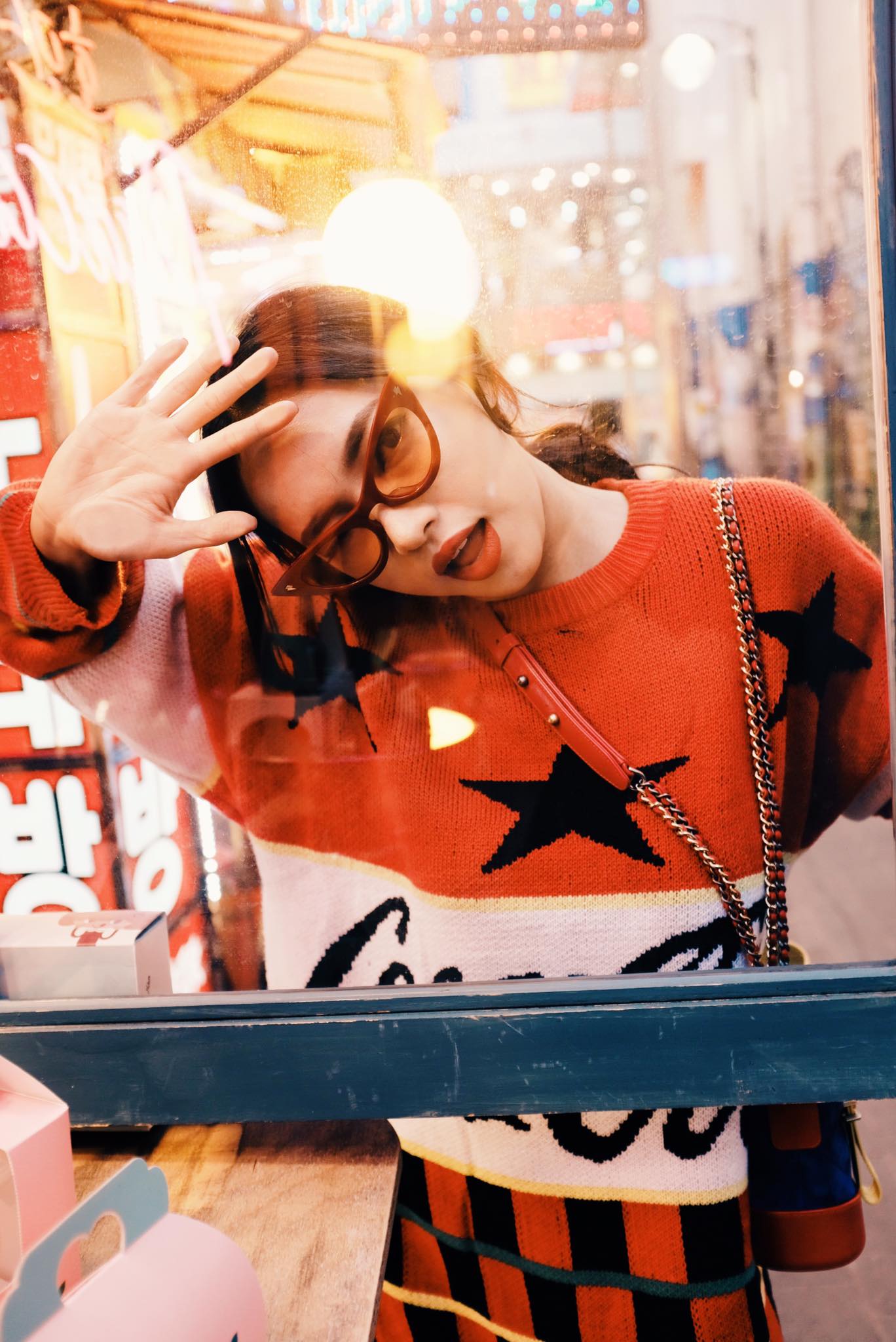 Dù đã đường ai nấy đi, Châu Bùi vẫn diện áo của shop Decao sang tận Seoul khoe street style chất miễn bàn - Ảnh 1. Dù đã đường ai nấy đi, Châu Bùi vẫn diện áo của shop Decao sang tận Seoul khoe street style chất miễn bàn - Ảnh 1.