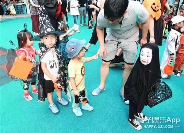 Sau màn hóa trang khiến người ta cười lăn lộn, cô bé Vô Diện nổi nhất dịp Halloween năm ngoái lại tái xuất rồi - Ảnh 3.