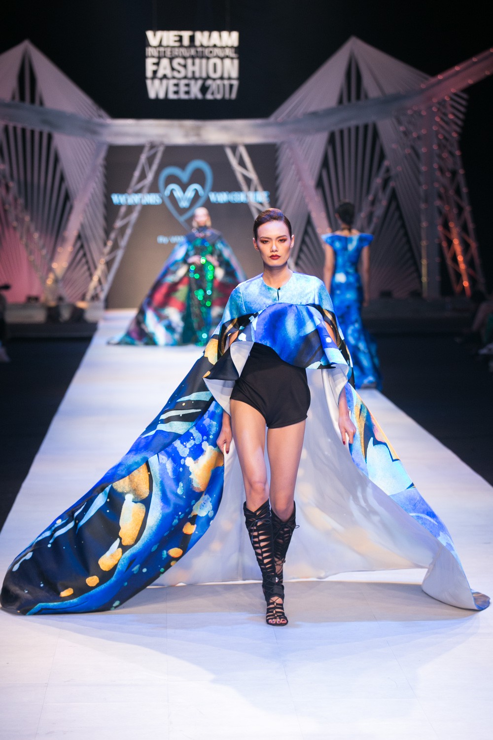 VIFW ngày 1: Kim Dung mở màn xuất sắc, vedette Thanh Hằng xuất hiện siêu chất trong show của Công Trí - Ảnh 19. VIFW ngày 1: Kim Dung mở màn xuất sắc, vedette Thanh Hằng xuất hiện siêu chất trong show của Công Trí - Ảnh 19.