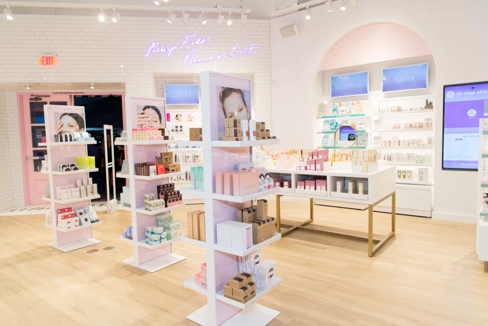 Hóa ra Forever 21 còn có người em tên Riley Rose, beauty store dành riêng cho hội mê làm đẹp và thích sống ảo - Ảnh 5. Hóa ra Forever 21 còn có người em tên Riley Rose, beauty store dành riêng cho hội mê làm đẹp và thích sống ảo - Ảnh 5.