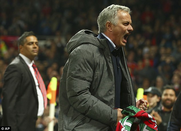 Man Utd sắp lập kỷ lục về tiền thưởng dù không vào Top 4 - Ảnh 1.