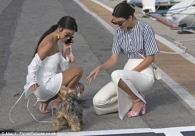 Nếu cao 1m55, bạn sẽ thành một mẩu tí hon khi đi cạnh Kendall Jenner! - Ảnh 6.