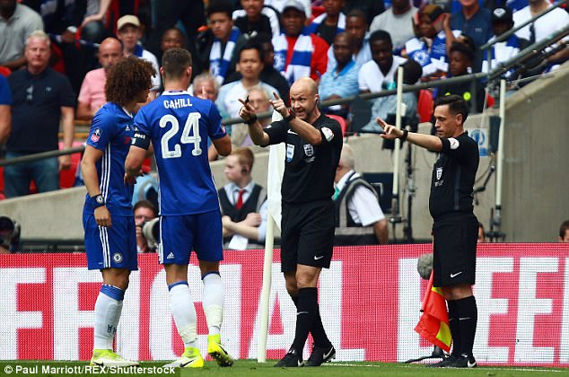 Chelsea đi&ecirc;n tiết v&igrave; trọng t&agrave;i bẻ c&ograve;i c&ocirc;ng nhận b&agrave;n mở tỷ số của Arsenal - Ảnh 3.